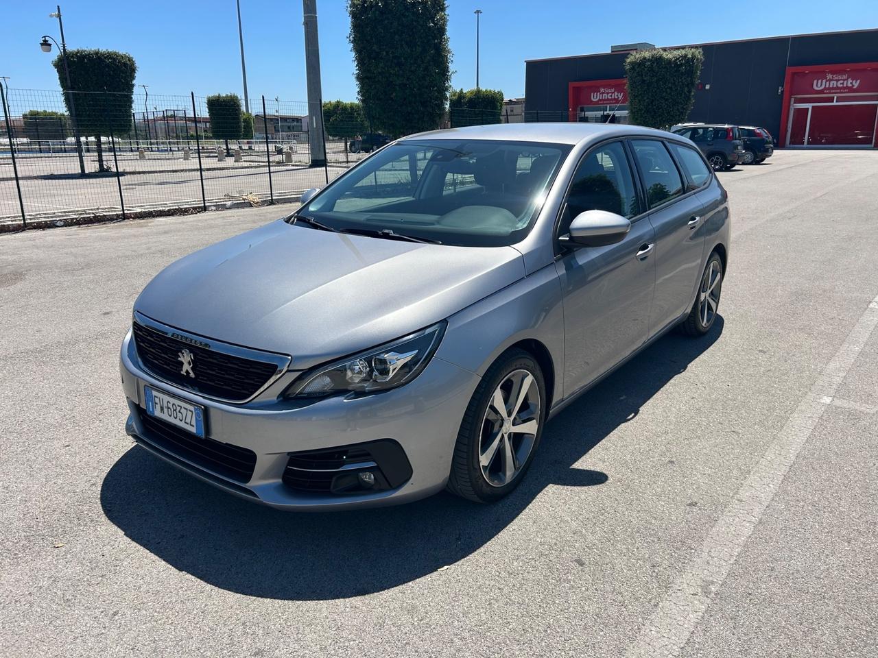 Peugeot 308 BlueHDi 130 S&S SW Allure da vetrina