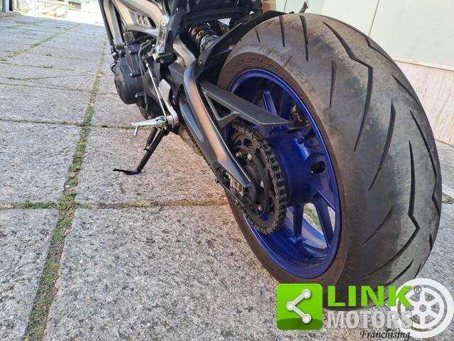 YAMAHA MT-09 .