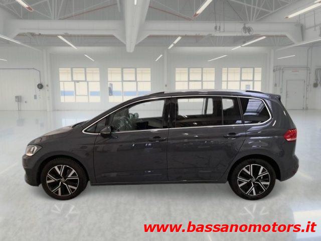 VOLKSWAGEN Touran 2.0 TDI 150 CV SCR DSG Executive BMT in arrivo