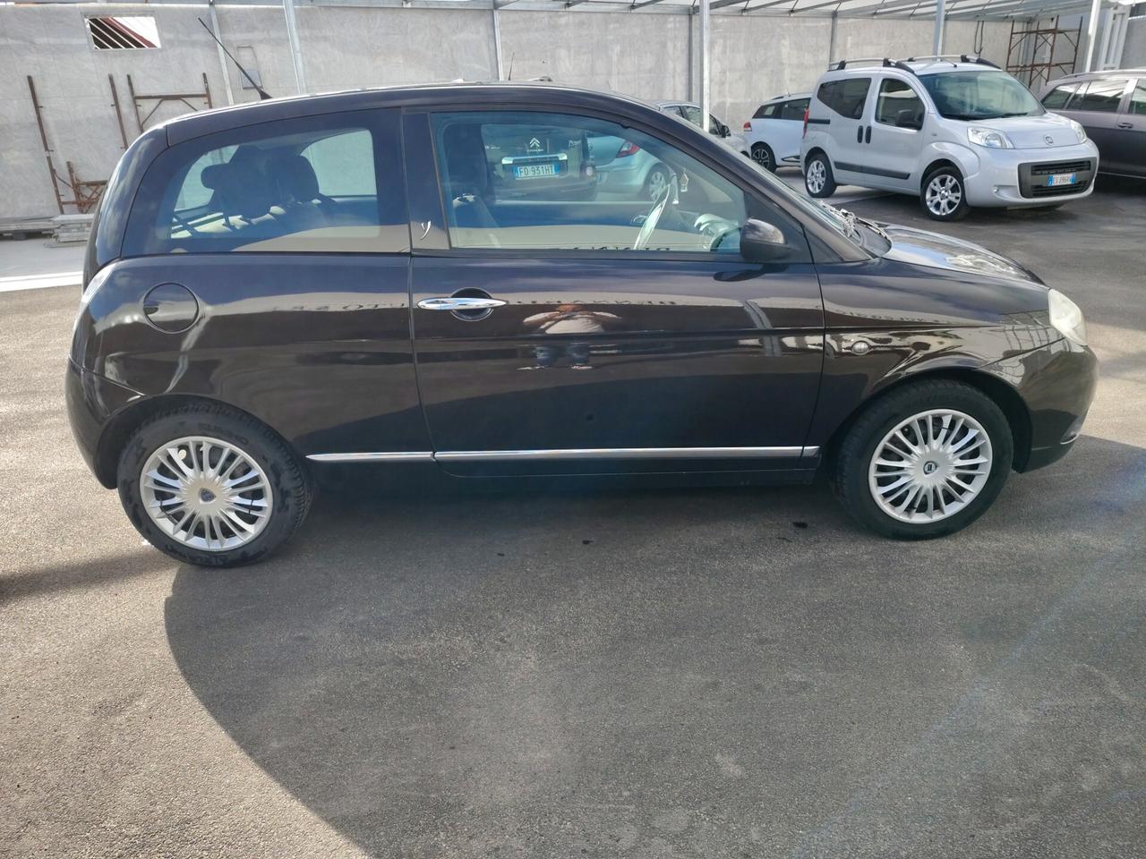 Lancia Ypsilon 1.3 MJT 75 CV Platino