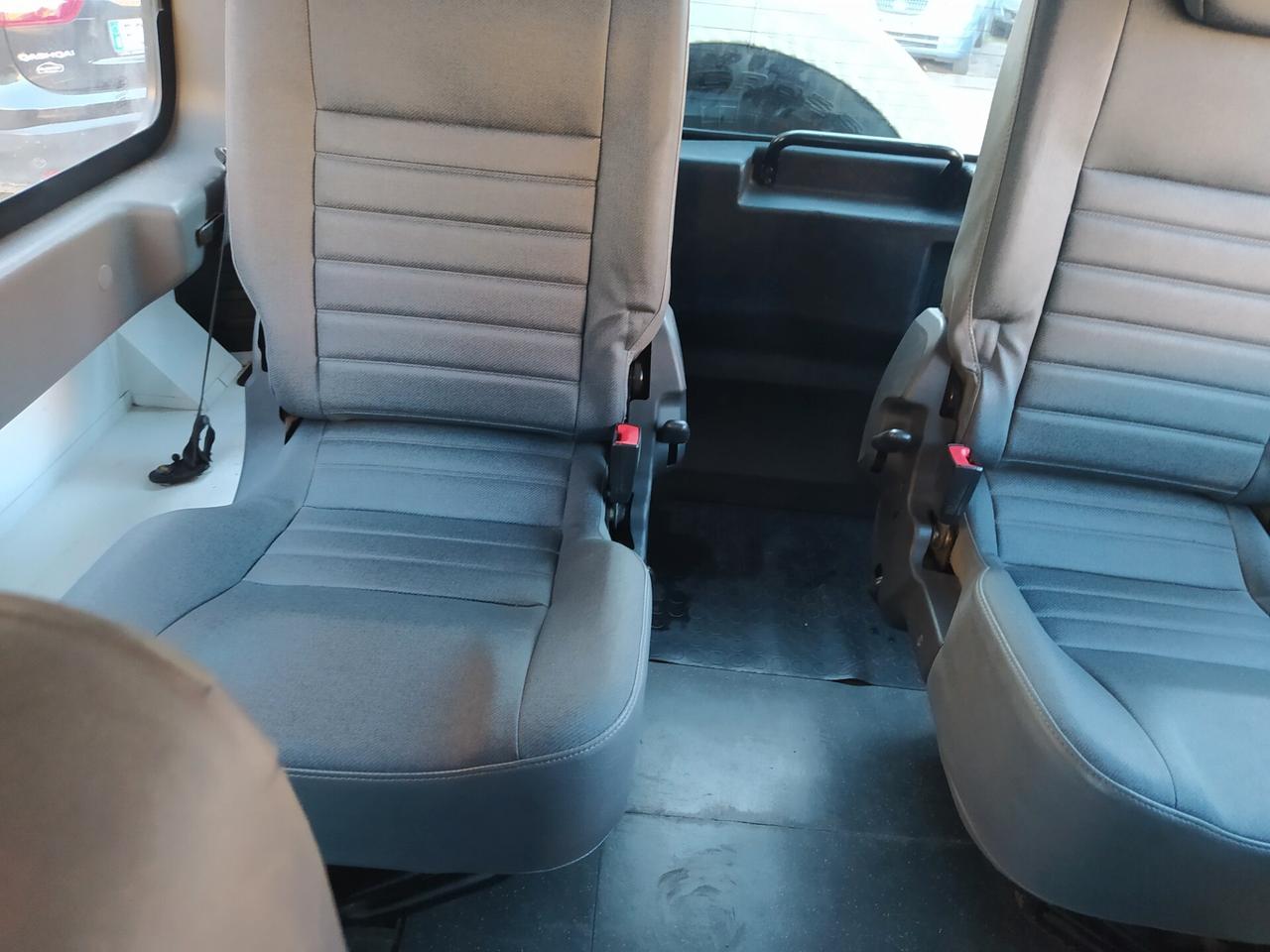 Land Rover Defender 90 2.4 TD4 SW N1 4 posti