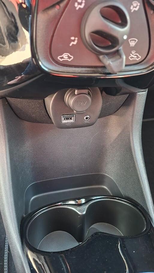 Peugeot 108 5 porte con telecamera post.