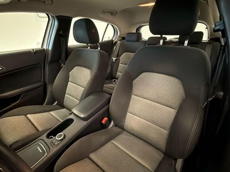 Mercedes-Benz GLA 180 d Automatic Business