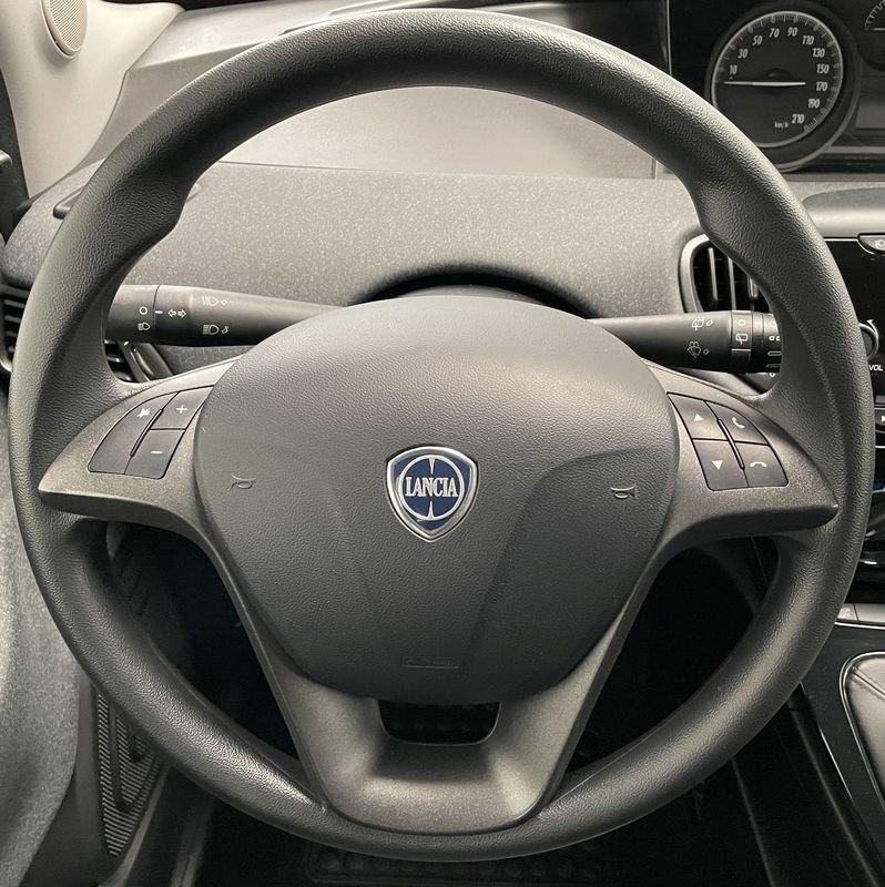 Lancia Ypsilon 1.0 FireFly 5 porte S&S Hybrid Silver