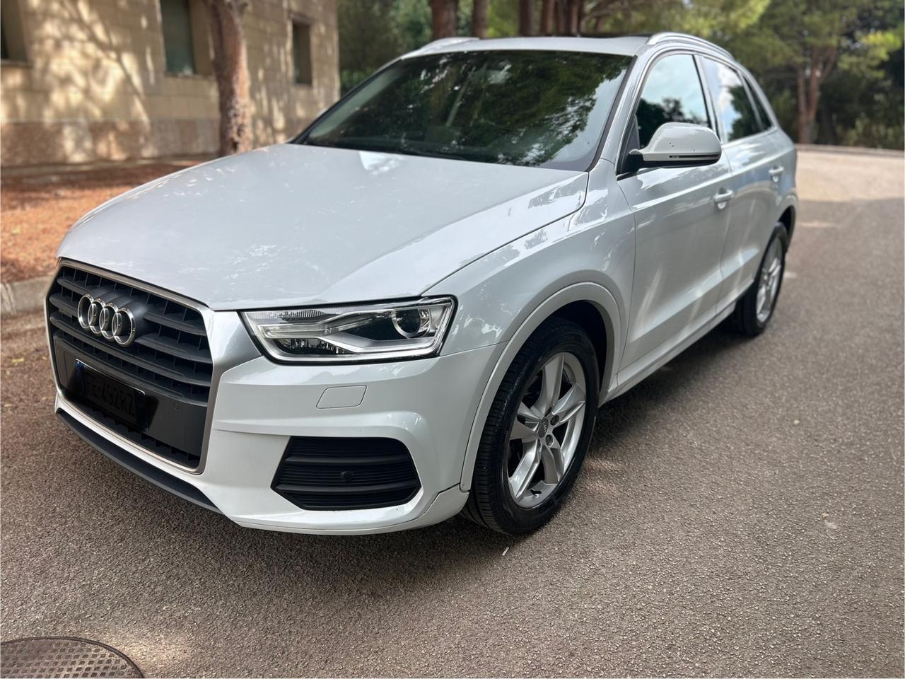 Audi Q3 2.0 TDI 150 CV Sport tetto apribile