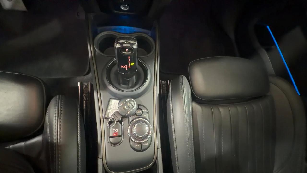 Mini Cooper Countryman 1.5 Essential Full