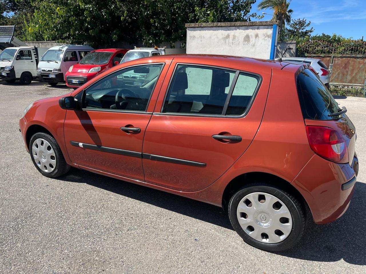 Renault clio 5P-1.2 benz - full -2007