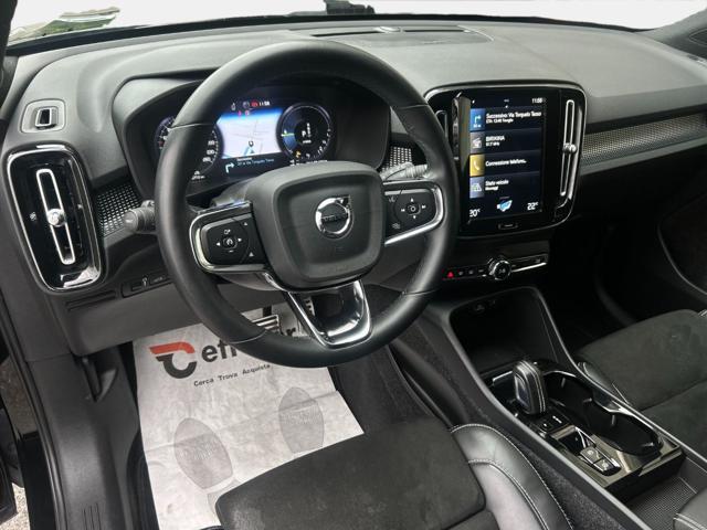 VOLVO XC40 T5 Recharge Plug-in Hybrid R-design