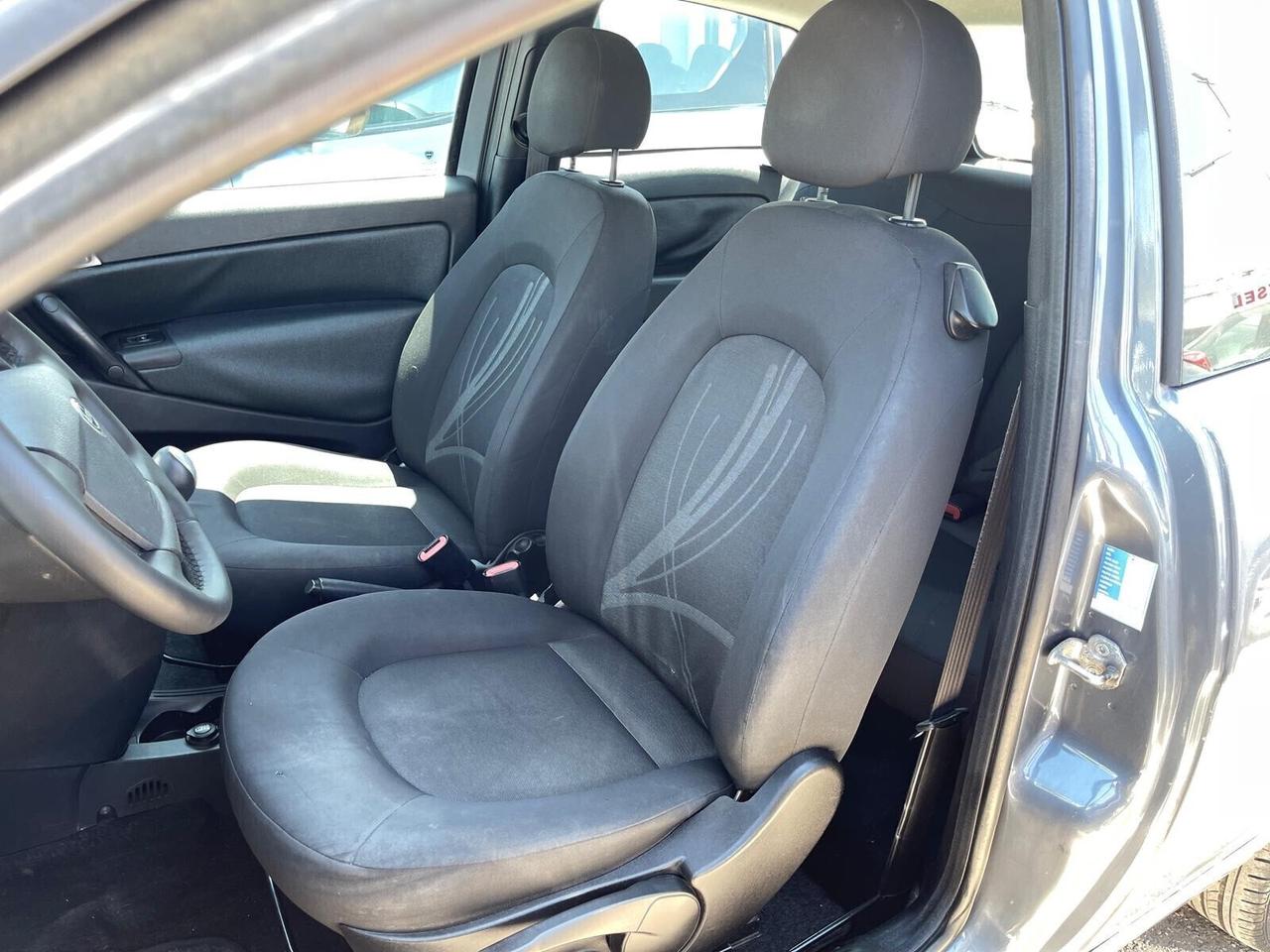 Lancia Ypsilon 1.3 MJT 75 CV Unyca