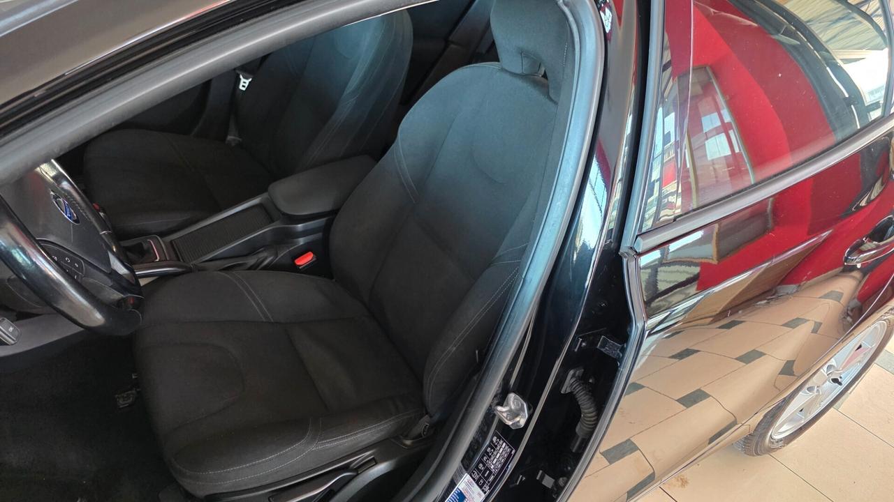 Volvo V40 D2 1.6 summum (84kw)