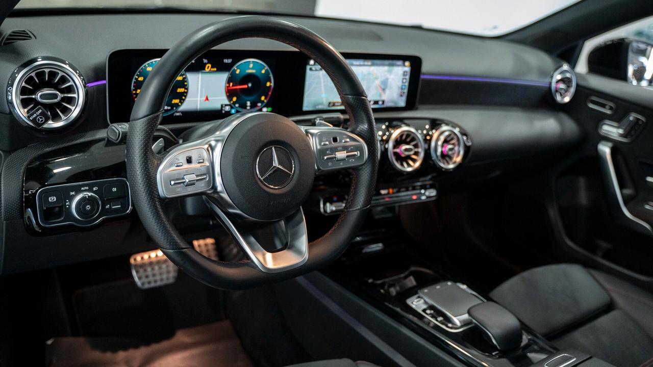Mercedes-benz A 200 D PREMIUM PLUS AMG 19" TETTO PACK LUCI MULTIBEAM FULL OPTIONAL