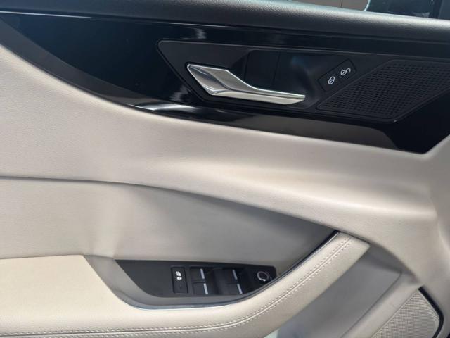 JAGUAR XE 2.0 D 180 CV AWD aut. SE