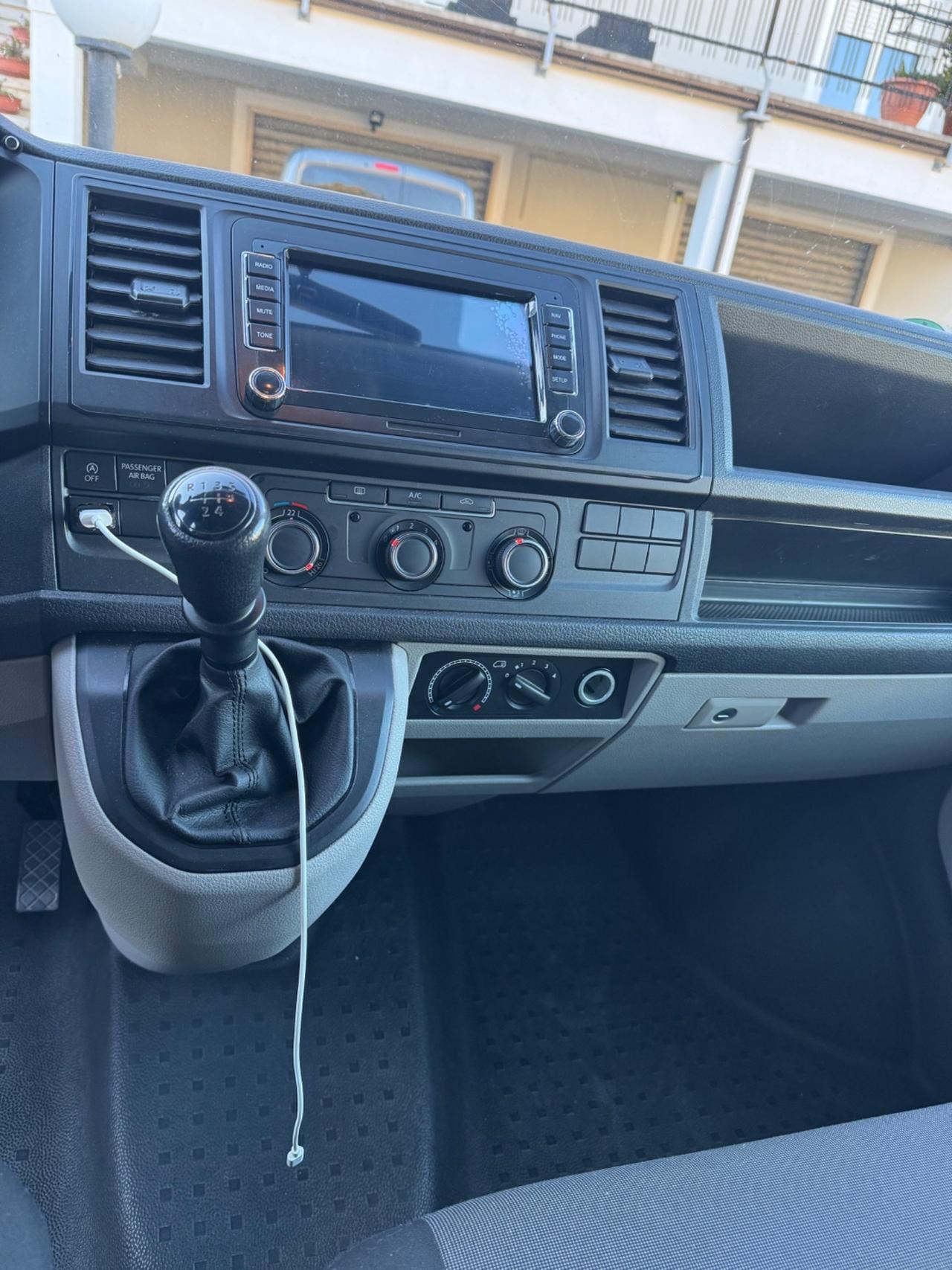 Volkswagen Transporter T6 2.0 TDI 9 posti