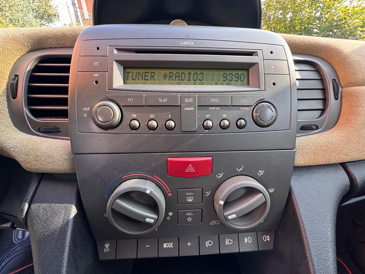 Lancia Ypsilon 1.2 16V Platino