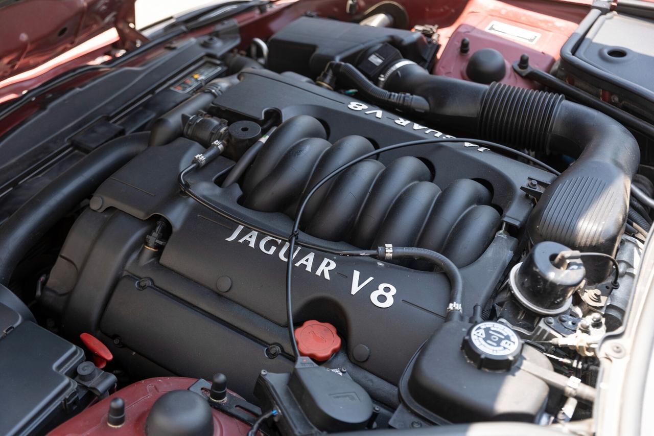 Jaguar XK *Stupenda * Tonneau*Frangivento*
