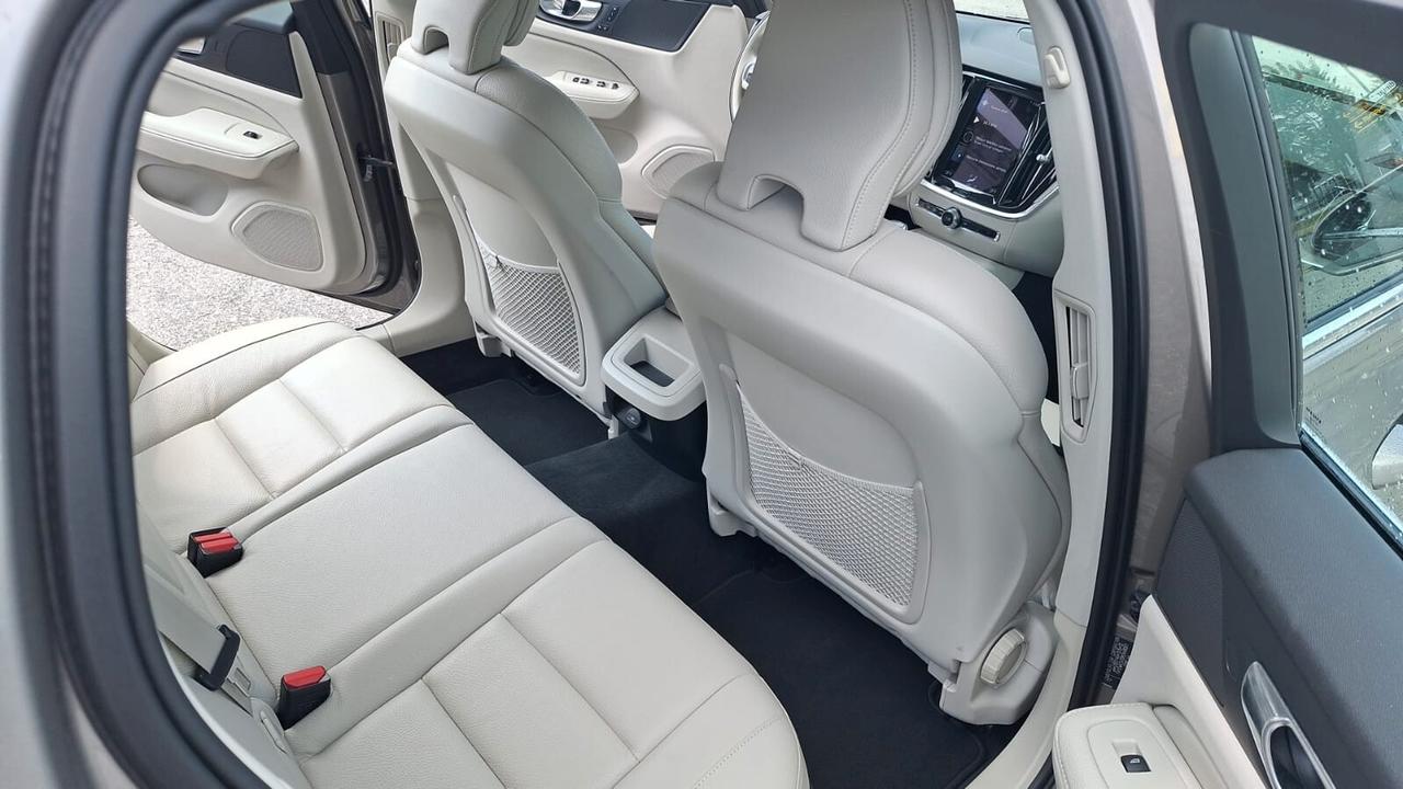 Volvo V60 B4 (d) Geartronic Momentum Business Pro