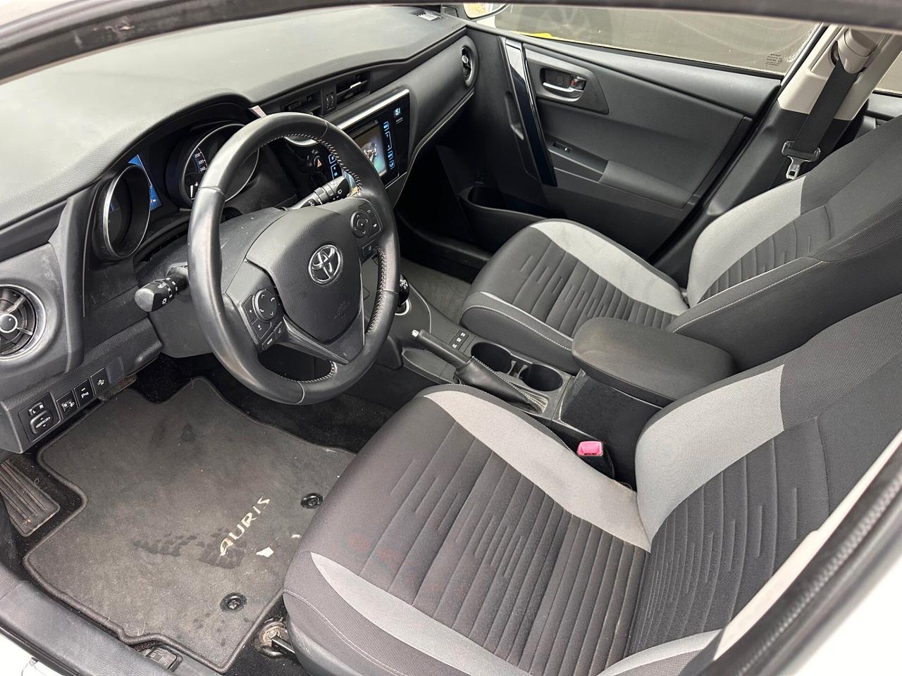 Toyota Auris 1.8 Hybrid Lounge