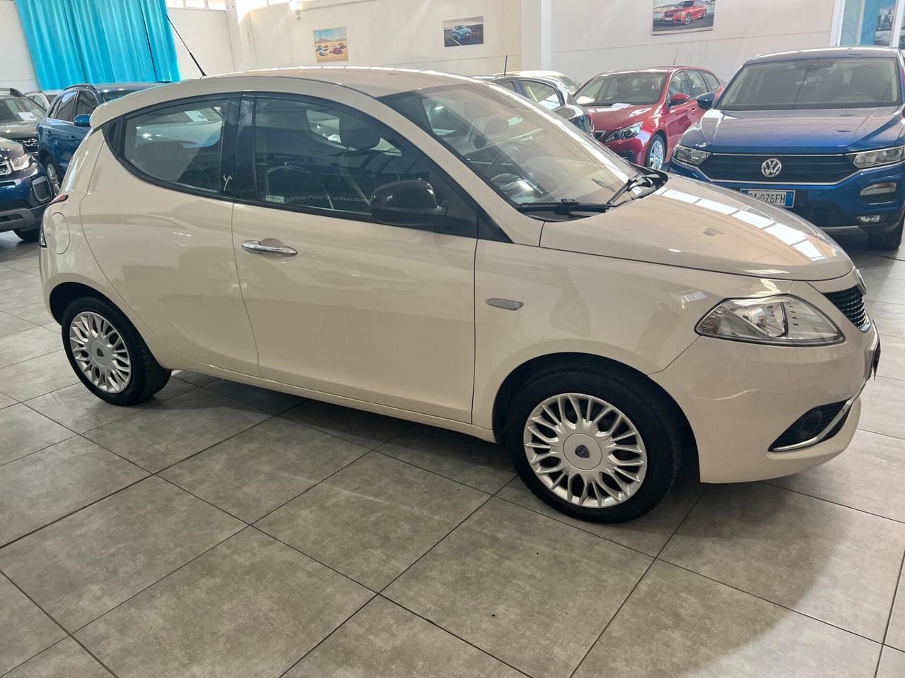 Lancia Ypsilon 1.2 69 CV Silver 2017