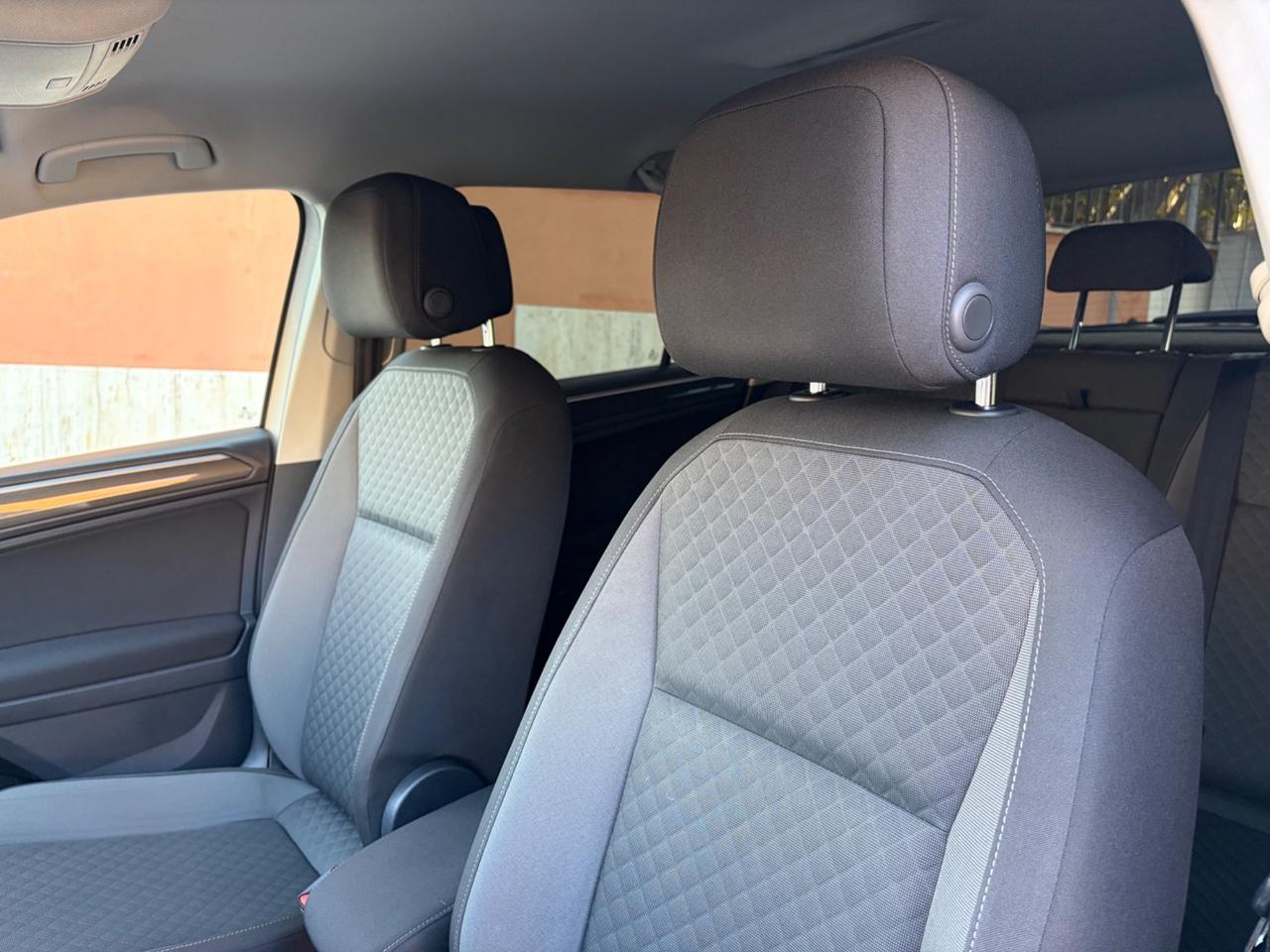 Volkswagen Tiguan 1.6 TDI R-Line strafull !!!