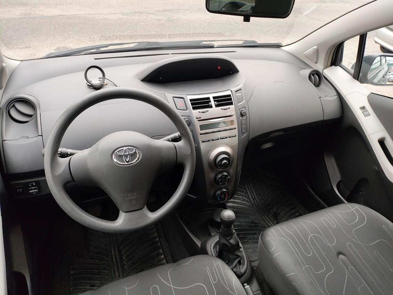 TOYOTA YARIS 1.0 70 CV KM 111938-2010