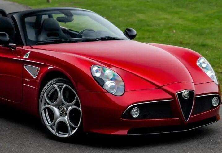 Alfa Romeo 8C Spider numerata solo 500 esemplari