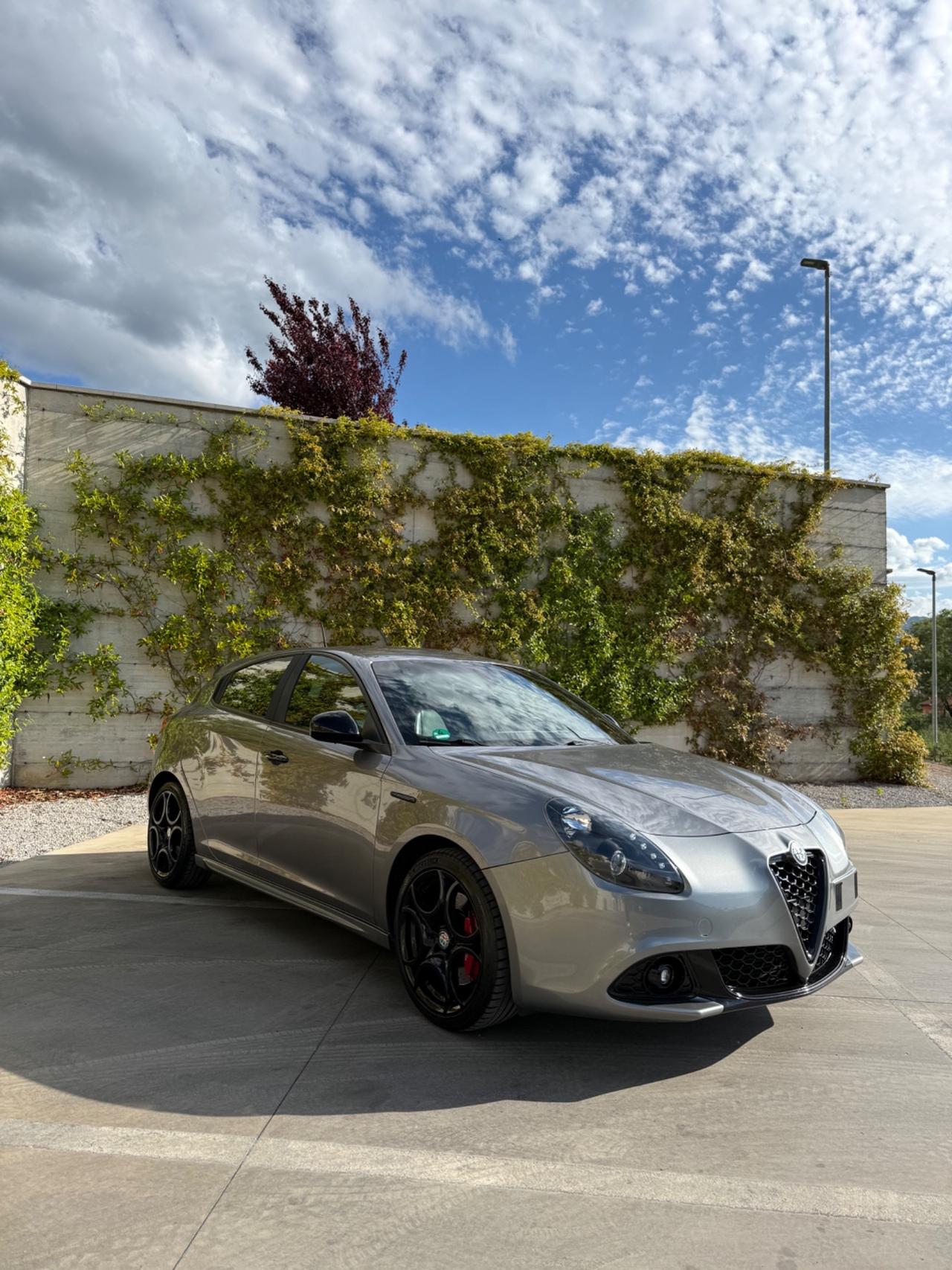 Alfa Romeo Giulietta 1750 Turbo TCT Veloce Carbon look