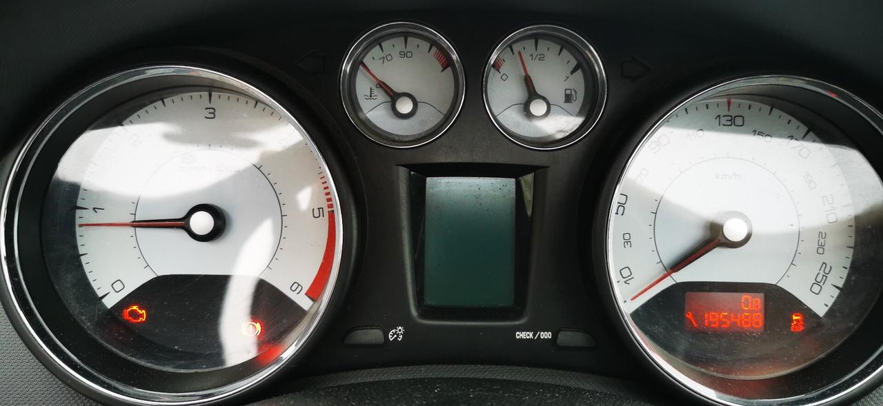 Peugeot 308 1.6 HDi 112CV CC Féline