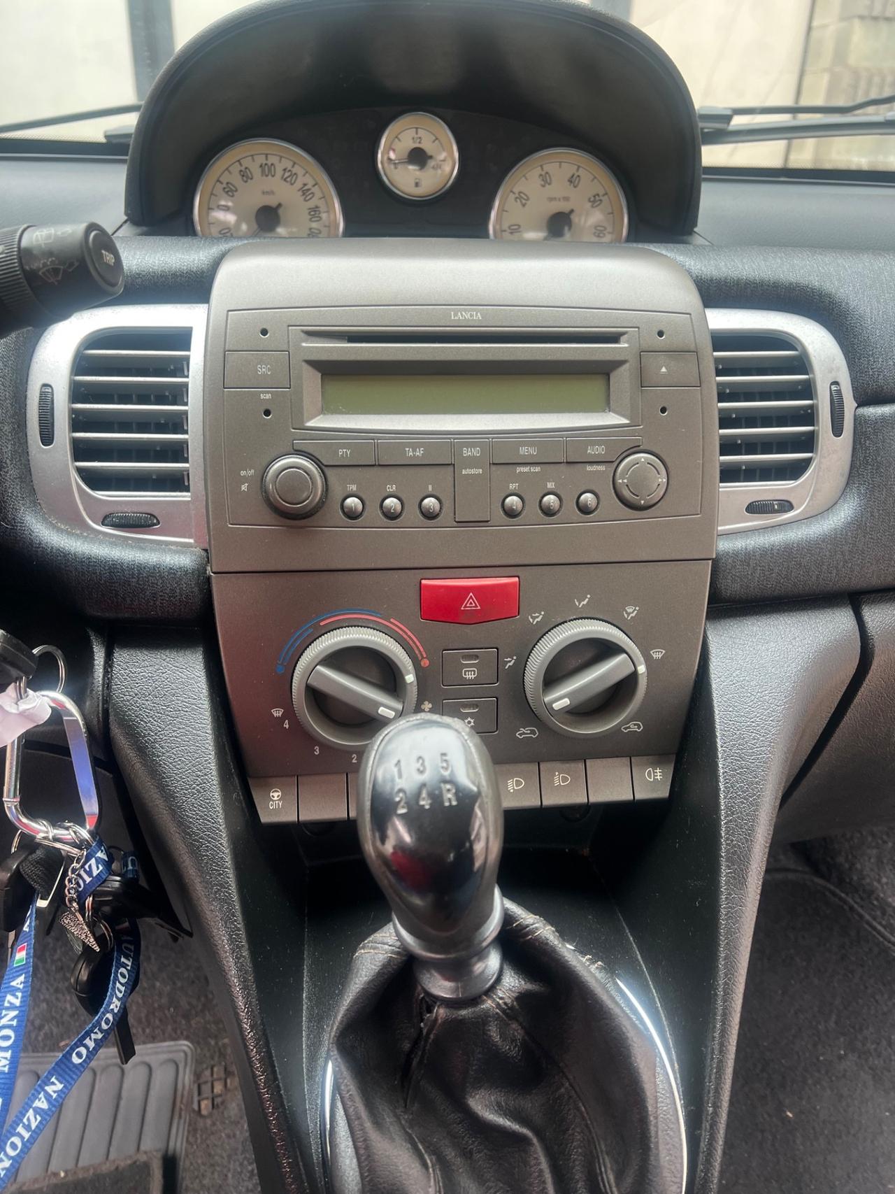 Lancia Ypsilon 1.4 Platino