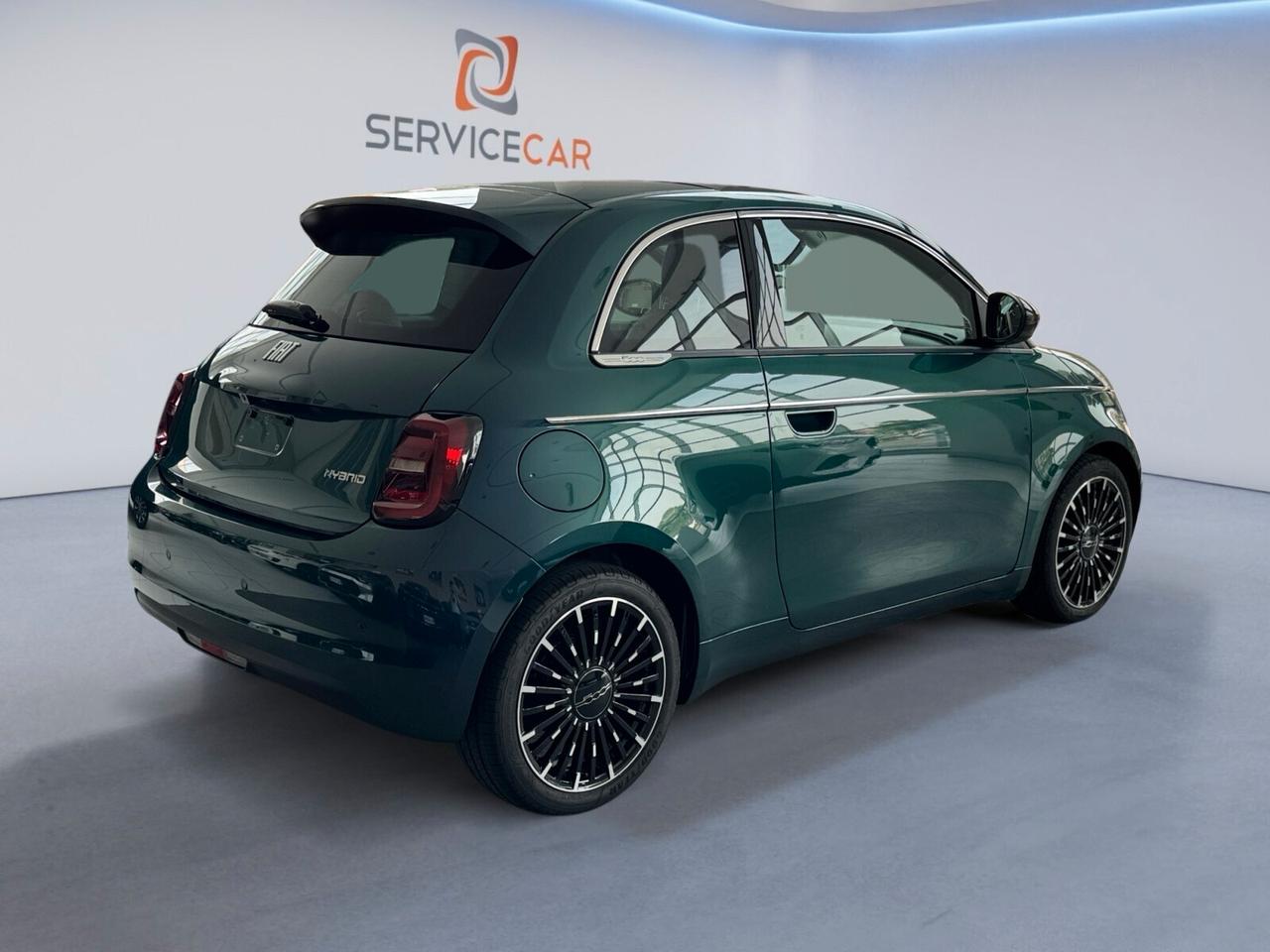Fiat 500 Berlina Hybrid La Prima