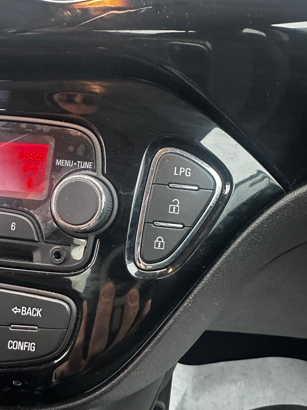 Opel Adam 1.4 87 CV GPL Tech Air