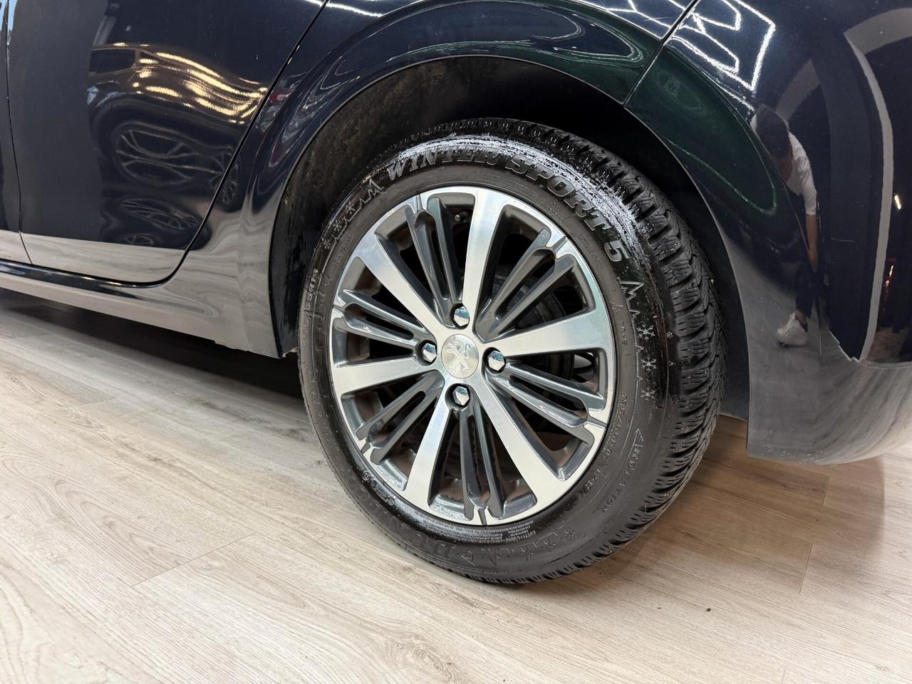 Peugeot 208 1.2 82CV puretech Allure OK NEOPATENTATI