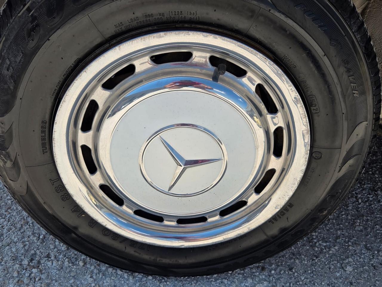 Mercedes-benz W123 240D -ASI-