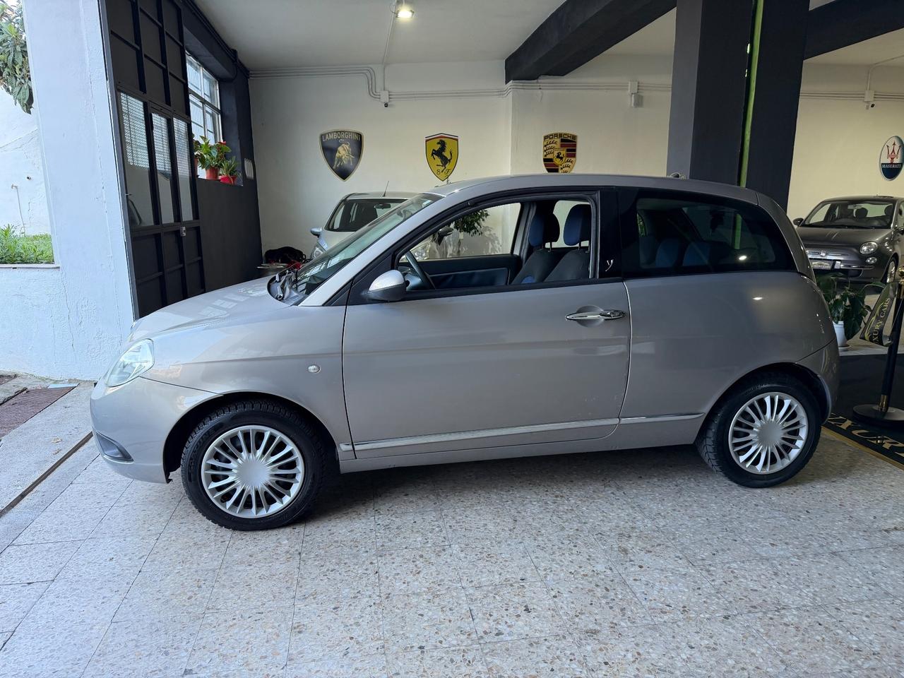 Lancia Ypsilon 1.3 MJT 75 CV Neopatentati