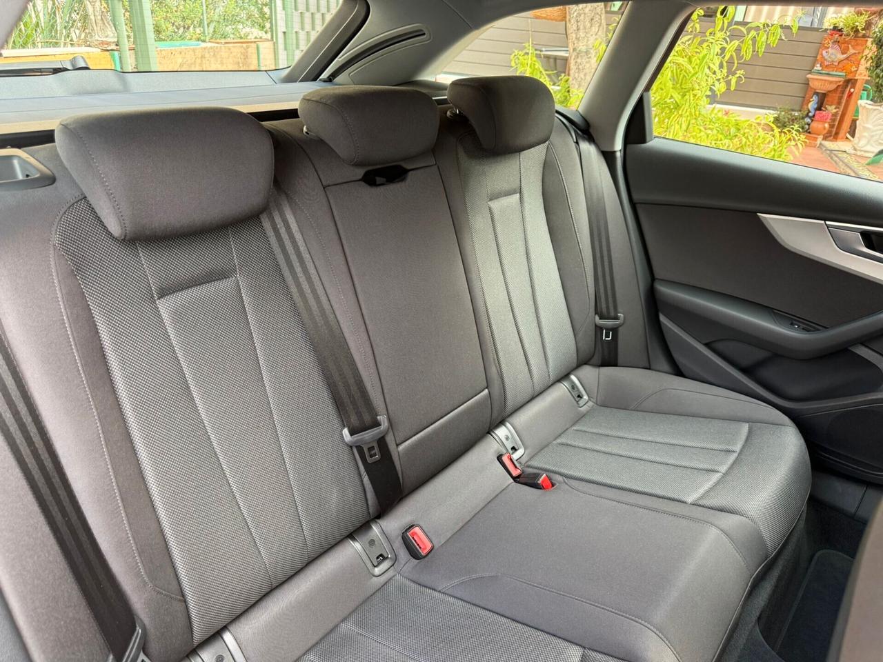 Audi A4 Avant 30 TDI/136 CV S tronic Business