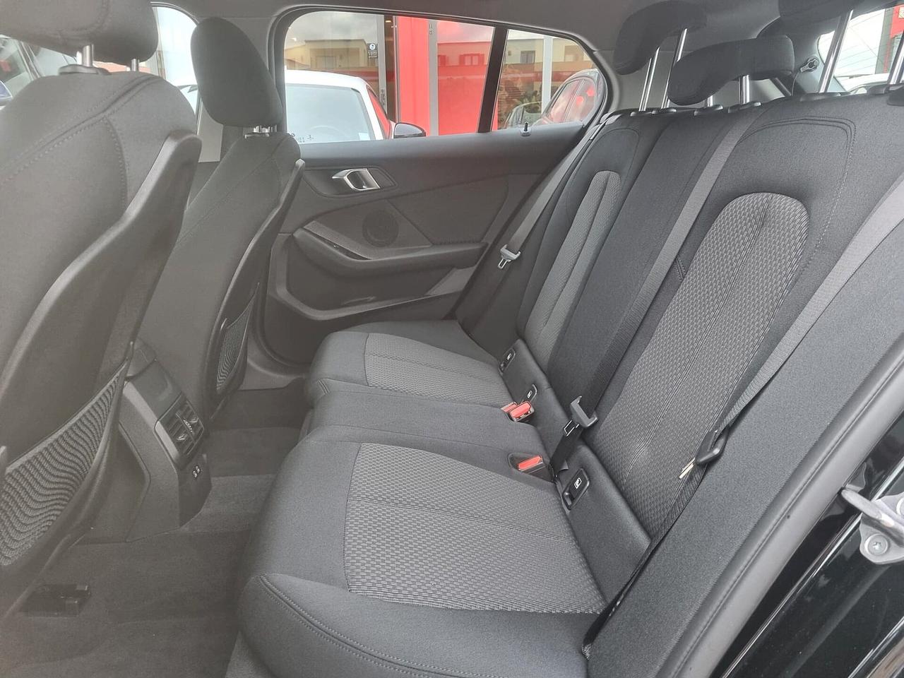 Bmw 118i Advantage 136cv