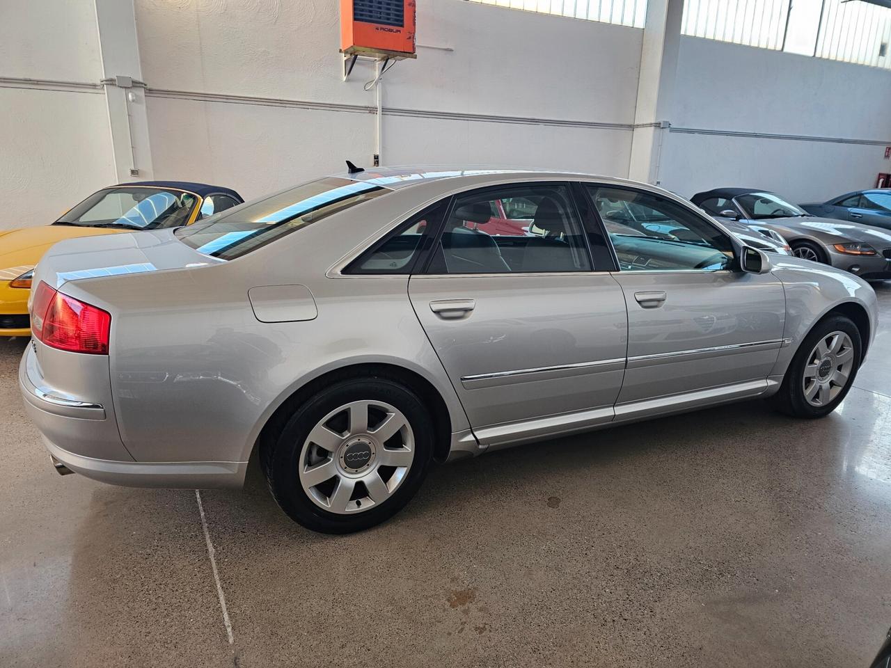 Audi A8 4.2 V8 FSI quattro tiptronic