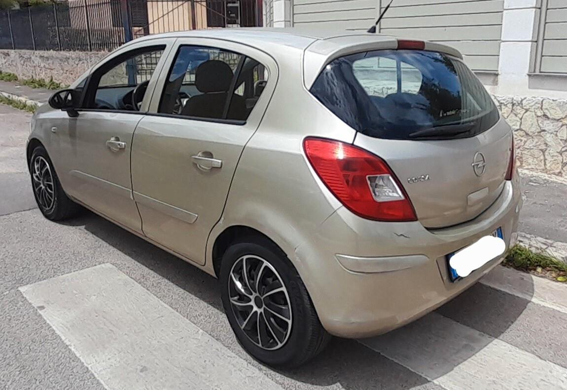 Opel Corsa 1.2 5 porte Club