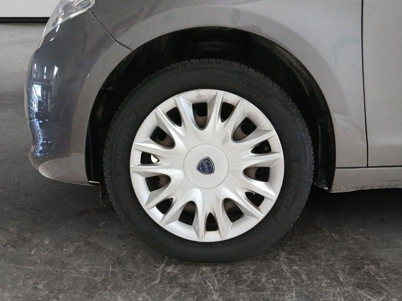 Lancia Ypsilon 1.2 8v Silver 69cv