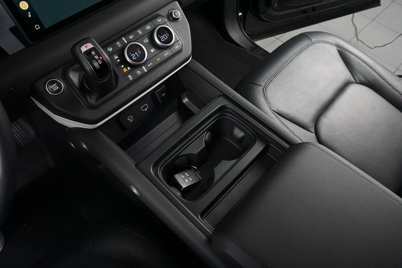 Land Rover Defender 110 3.0D I6 200 CV AWD Auto X-Dynamic SE