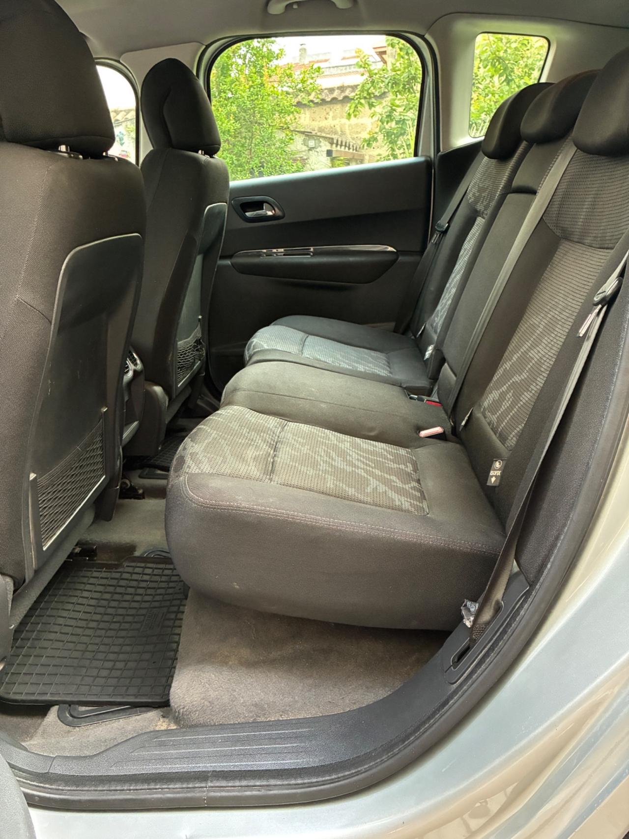Peugeot 3008 1.6 HDi 110CV cambio robotizzato Tecno