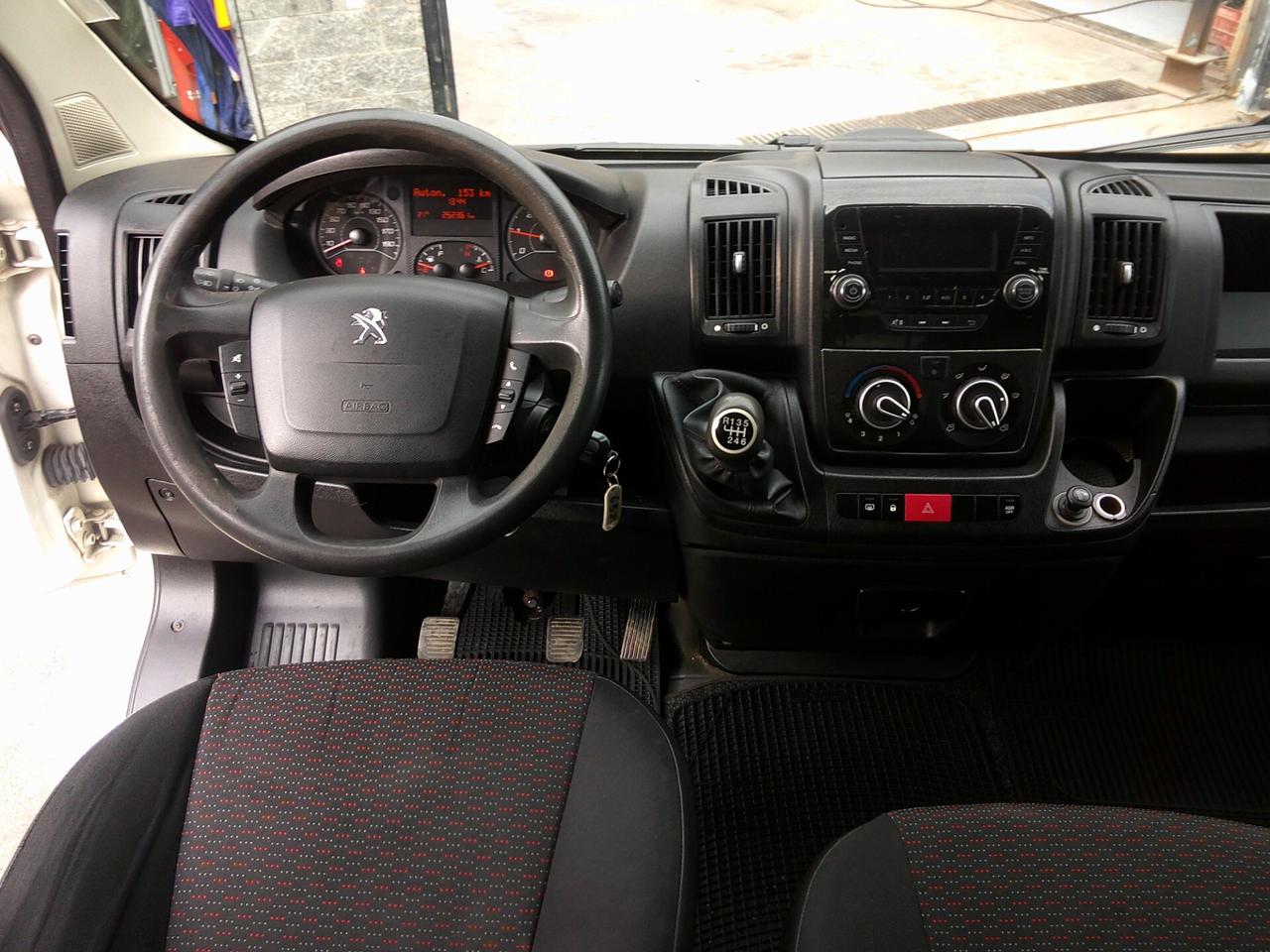 Peugeot Boxer 330 2.0 BlueHDi/130CV FAP PC-TN Combi Comfort 17