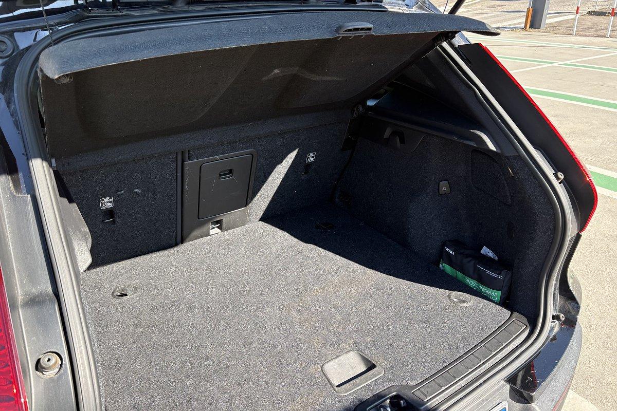 VOLVO XC40 T2 Momentum Pro N1