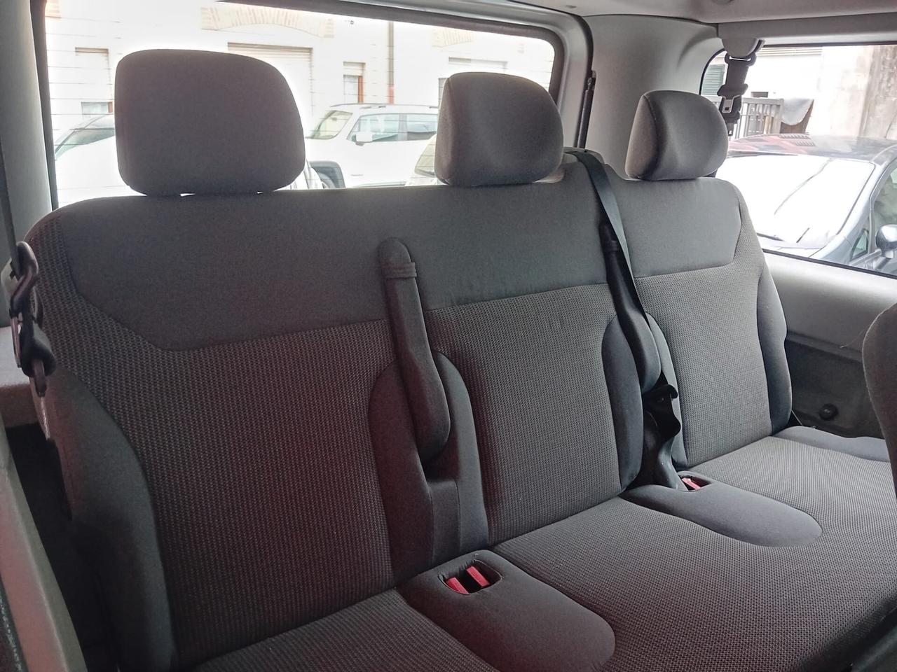 Opel Vivaro 8 POSTI