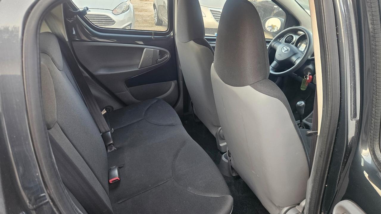Toyota Aygo 1.0 12V VVT-i 5 porte Sol Red Edition