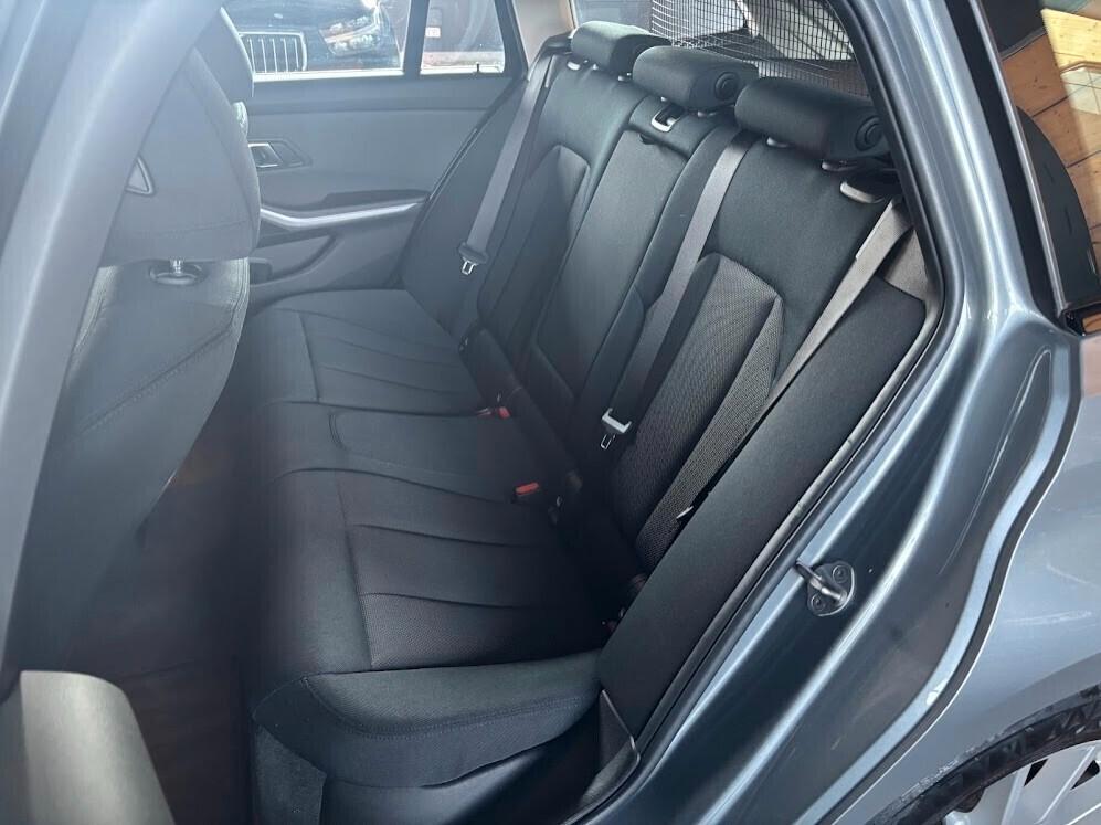 Bmw 330e Touring BUSINESS ADVANTAGE (IVA ESPOSTA)