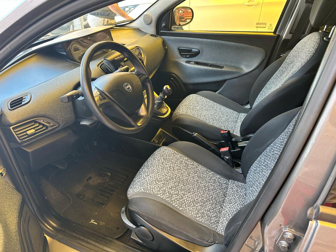 Lancia Ypsilon 1.0cc benzina/hybrid 12 mesi garanzia-2021