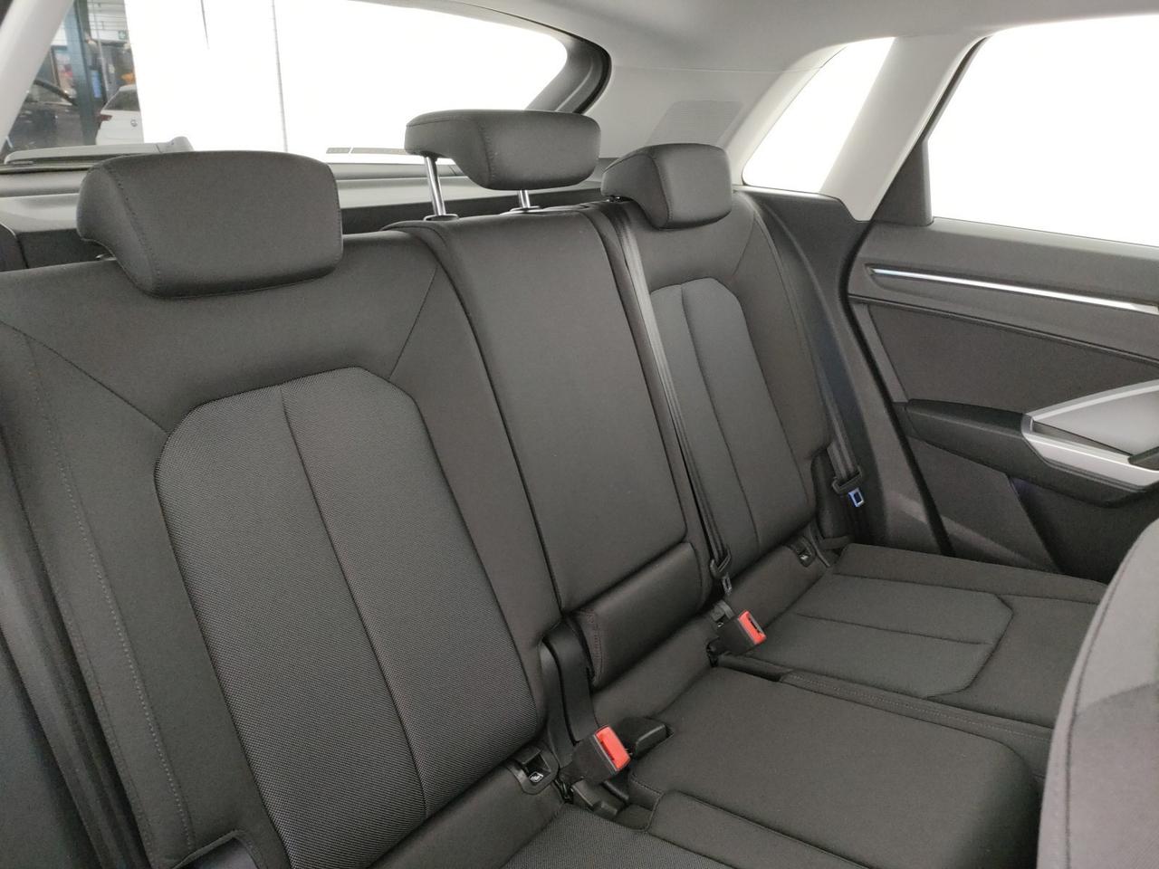 Audi Q3 35 1.5 tfsi business advanced s-tronic