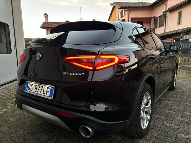 Alfa Romeo Stelvio 2.2 Turbodiesel 190 CV AT8 RWD Executive