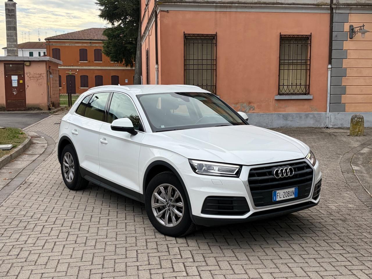 Audi Q5 2.0 TDI 150 CV Design euro 6B