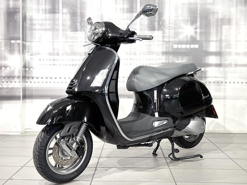 Piaggio Vespa GTS 300 HPE
